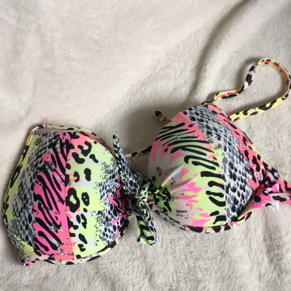 💋NWOT wetseal push up swim top